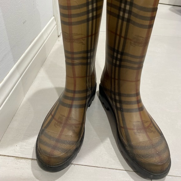 Burberry boots - Picture 2 of 4